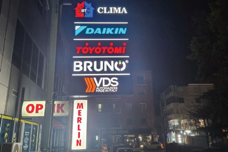 Reklama për dyqane në Qendrën Metropol, Dizajn reklamash në afërsi të Rrugës së Barrikadave, Prodhim reklamash tek Rruga e Dibrës, Shërbime reklamuese tek Kinema Millenium, Reklama kreative për dyqane pranë Tirana Business Park